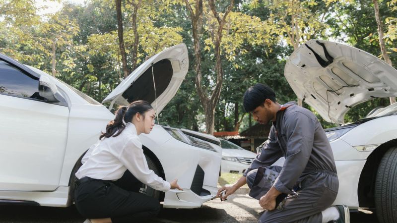 Inspecting a car accident