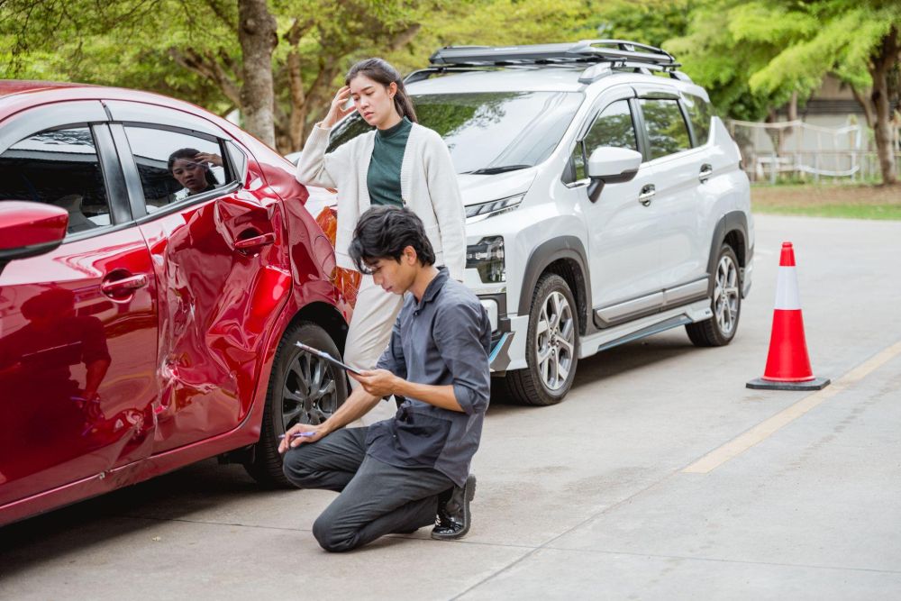 Auto accident insurance adjuster